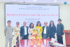 Nghiên cứu sinh Chu Khánh Linh cùng Hội đồng Bảo vệ Luận án Tiến sĩ và Giảng viên hướng dẫn Đặng Thị Phương Anh