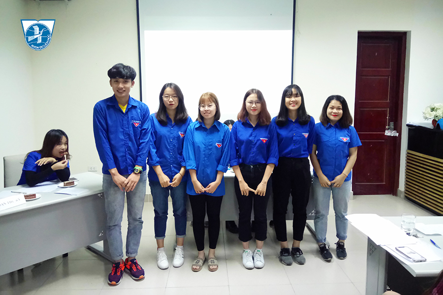 Năm đồng chí đắc cử vào Ban chấp hành Liên chi Đoàn Khoa Du lịch học