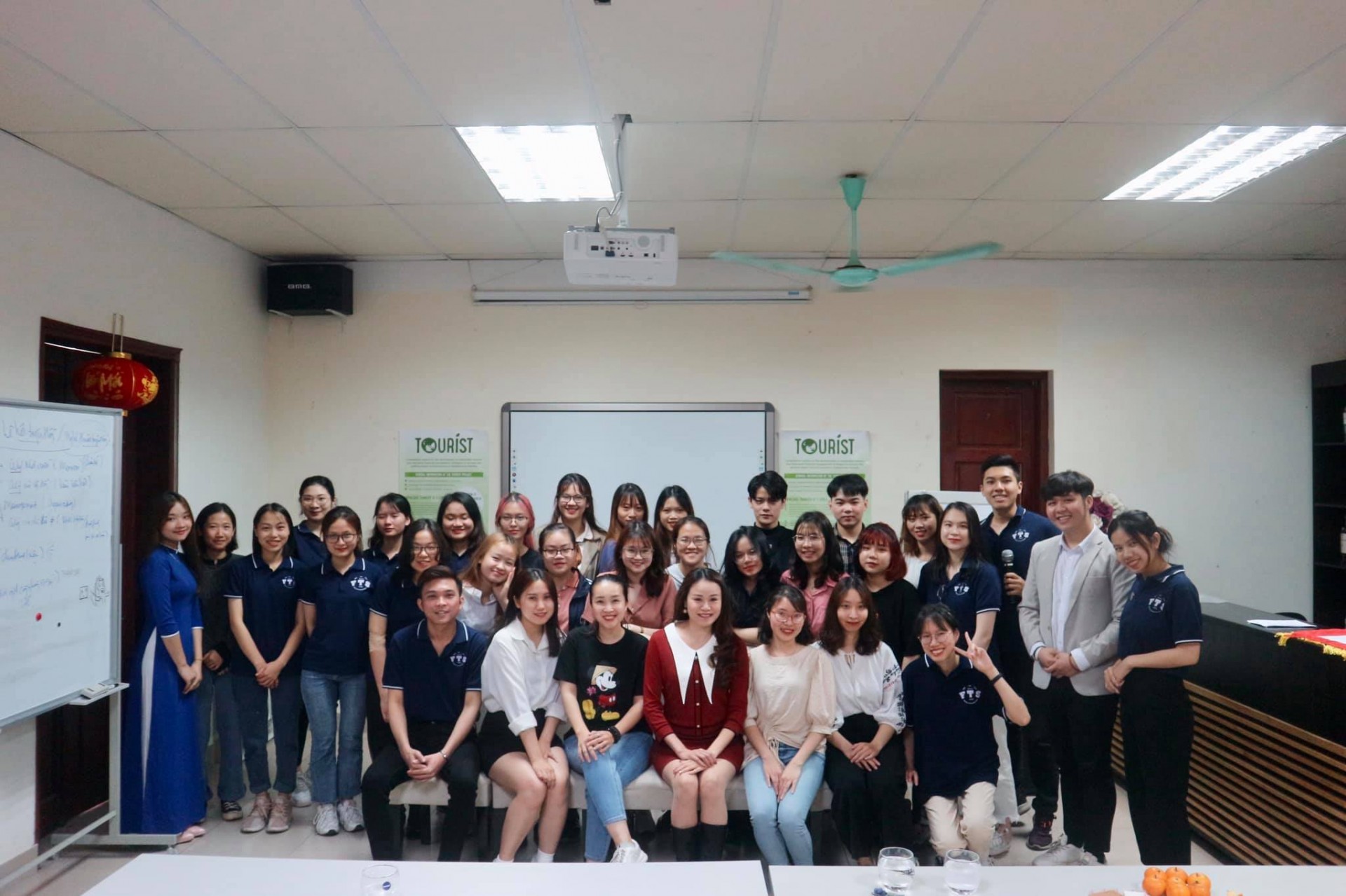 BUỔI LỄ TỔNG KẾT HOẠT ĐỘNG NGHIÊN CỨU KHOA HỌC SINH VIÊN NĂM HỌC 2020-2021 KHOA DU LỊCH HỌC