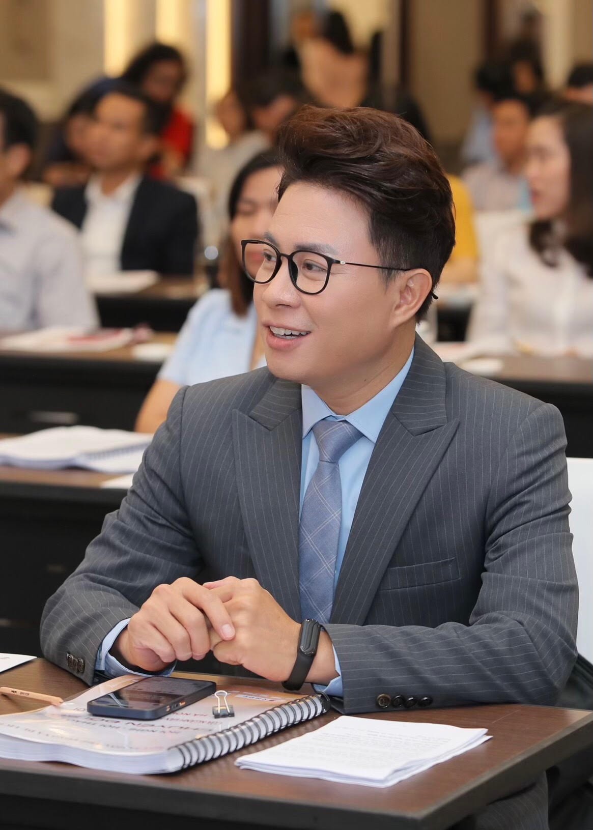 TS. Trịnh Lê Anh cho rằng, người trẻ Việt được thụ hưởng những giá trị tích cực của toàn cầu hoá trong 2 thập kỷ qua cũng có những phẩm chất "thời đại". (Ảnh: NVCC)