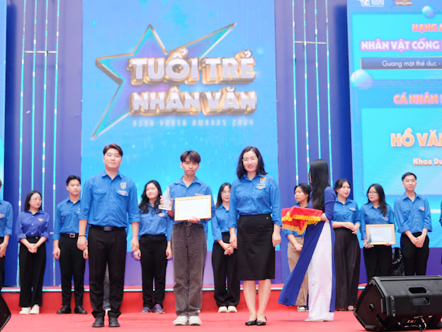 SINH VIÊN KHOA DU LỊCH HỌC: GƯƠNG MẶT THỂ DỤC - THỂ THAO TIÊU BIỂU