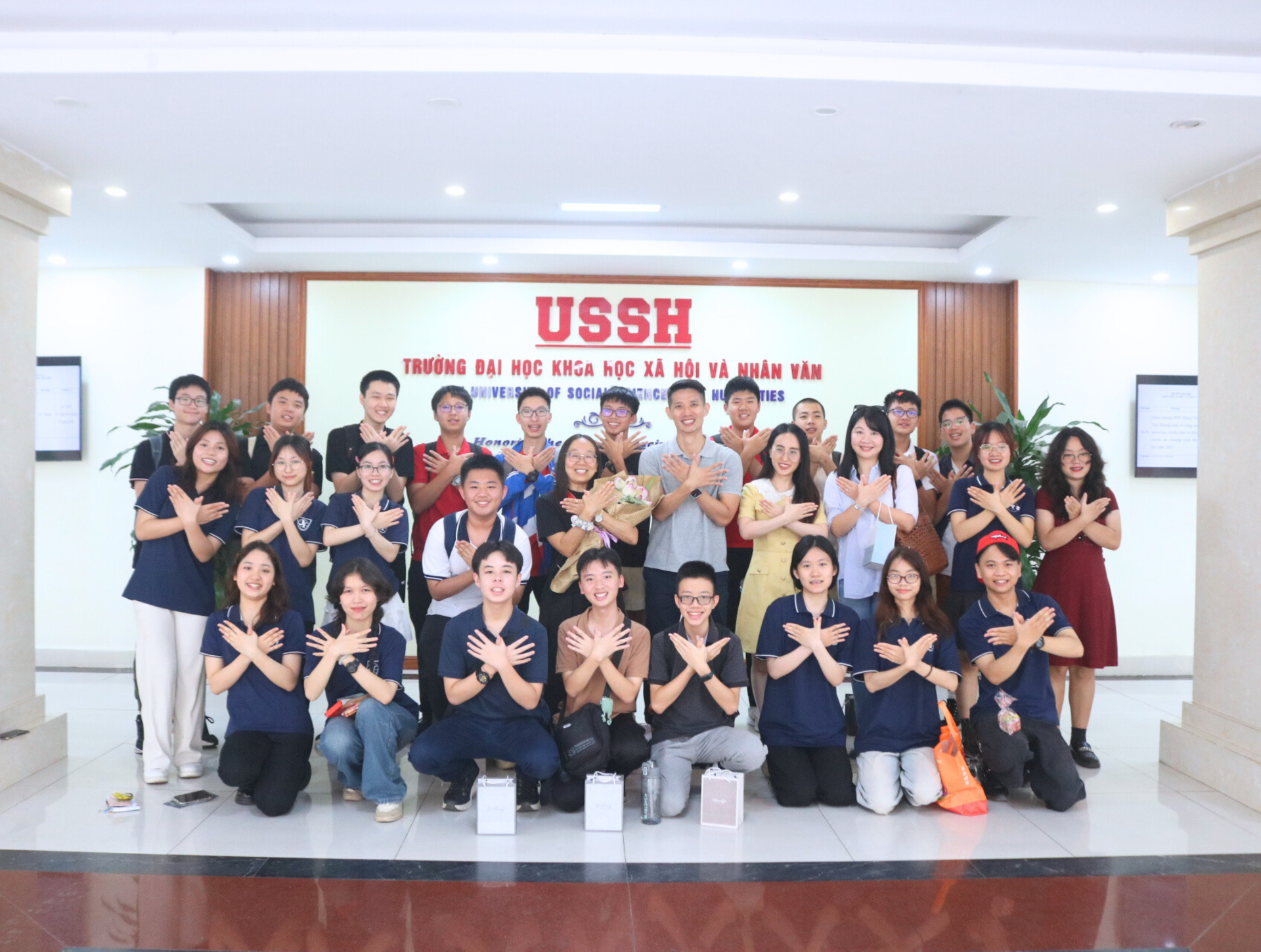 CHƯƠNG TRÌNH “GIAO LƯU TRẢI NGHIỆM GIỮA HỌC VIỆN HWA CHONG (SINGAPORE) VÀ KHOA DU LỊCH HỌC, TRƯỜNG ĐẠI HỌC KHOA HỌC XÃ HỘI VÀ NHÂN VĂN”