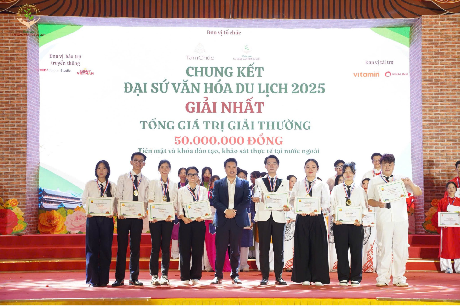 CHÚC MỪNG SINH VIÊN KHOA DU LỊCH HỌC – TRƯỜNG ĐH KHXH&NV, ĐHQGHN GIÀNH GIẢI NHẤT CUỘC THI “VƯỜN ƯƠM TÀI NĂNG VĂN HÓA DU LỊCH” 2025 