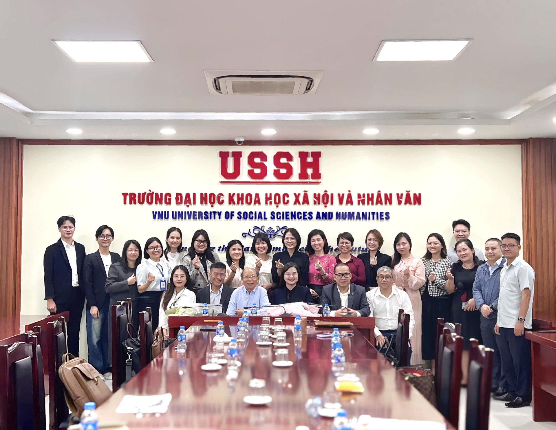 KHOA DU LỊCH HỌC TỔ CHỨC TỌA ĐÀM CHUYÊN ĐỀ: BÍ QUYẾT TÌM KHOẢNG TRỐNG NGHIÊN CỨU & ỨNG DỤNG AI CHO LUẬN ÁN TIẾN SĨ