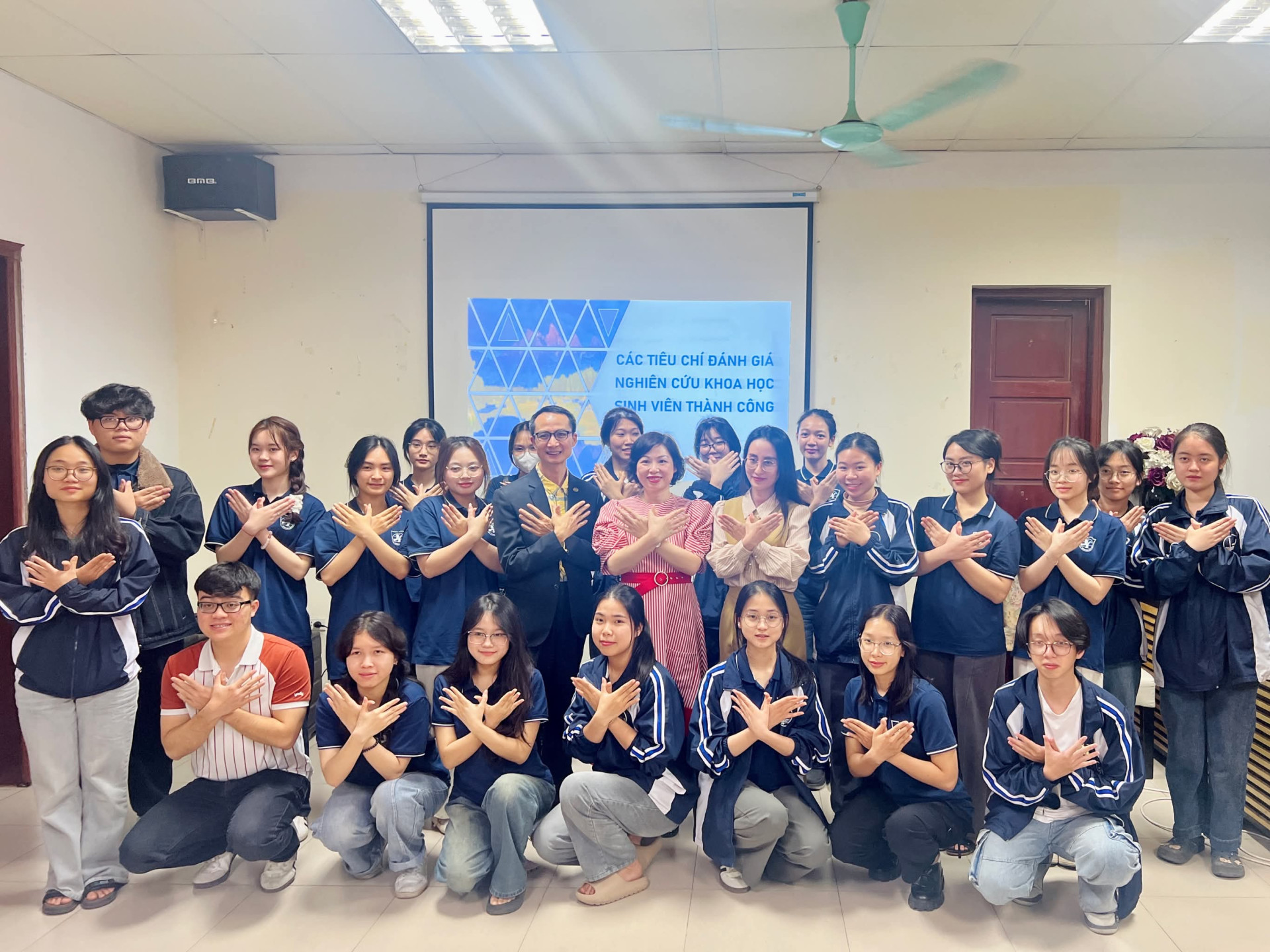 RECAP TỌA ĐÀM NGHIÊN CỨU KHOA HỌC SINH VIÊN 03 - CHỦ ĐỀ “CÁC TIÊU CHÍ ĐÁNH GIÁ NGHIÊN CỨU KHOA HỌC SINH VIÊN THÀNH CÔNG”
